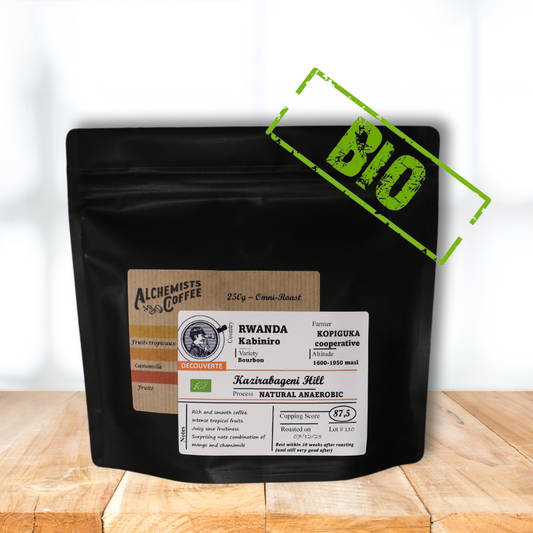 paquet de café en grain du rwanda bio de la marque Alchemists Coffee